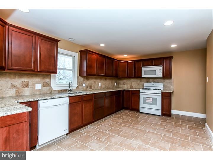 323 Democrat Road Gibbstown, NJ 08027 - Photo 9 of 25 Kitchen