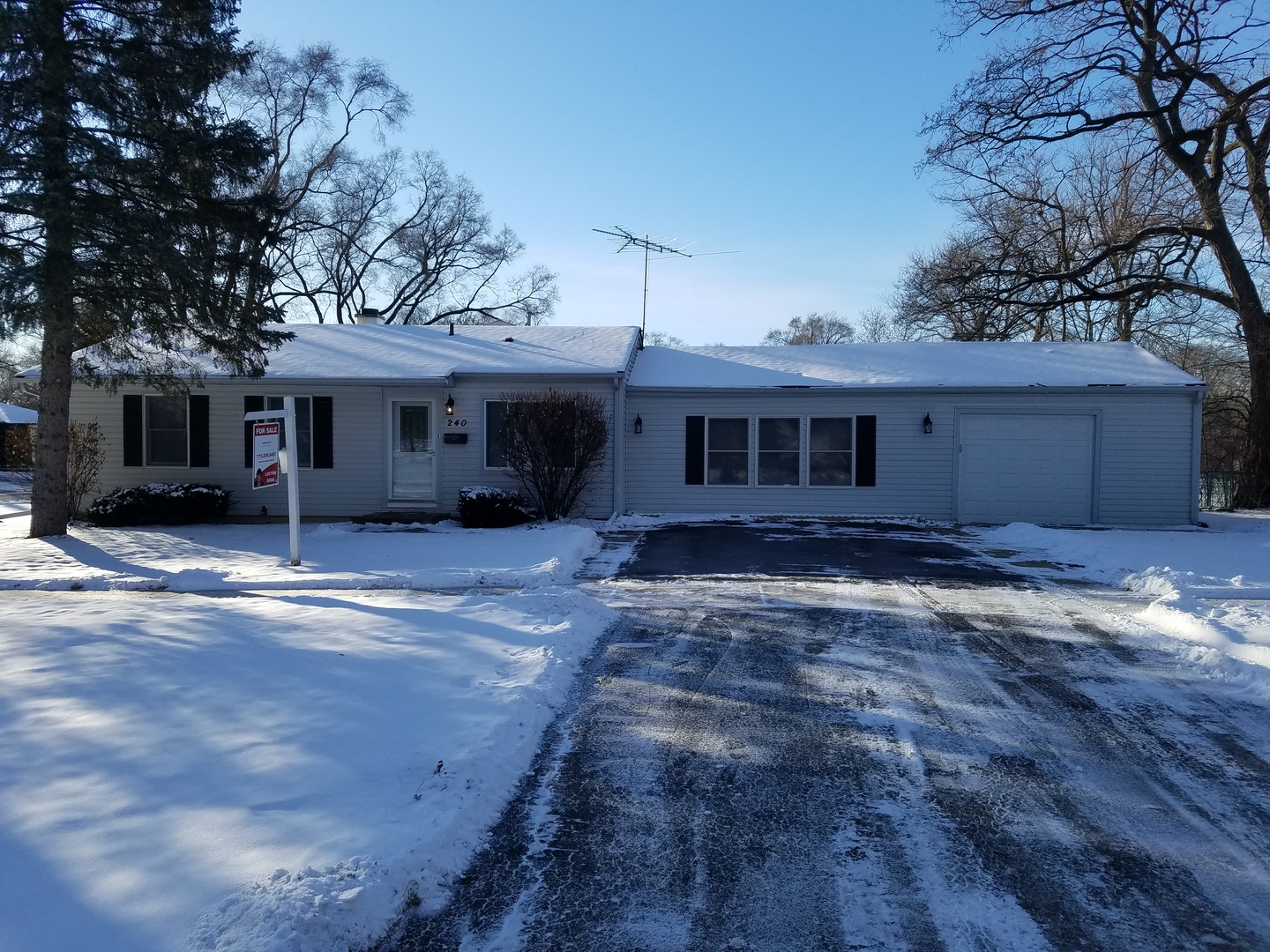 240 Raupp Boulevard Buffalo Grove, IL 60089 - Photo 1 of 15