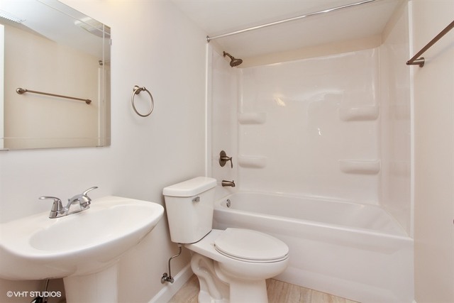 240 Raupp Boulevard Buffalo Grove, IL 60089 - Photo 12 of 15