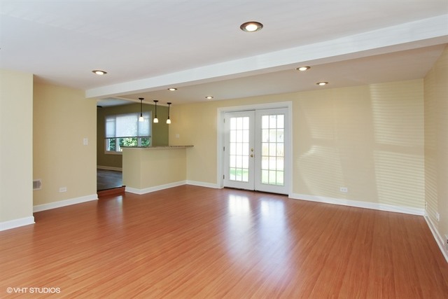 240 Raupp Boulevard Buffalo Grove, IL 60089 - Photo 4 of 15