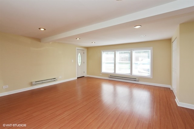 240 Raupp Boulevard Buffalo Grove, IL 60089 - Photo 5 of 15