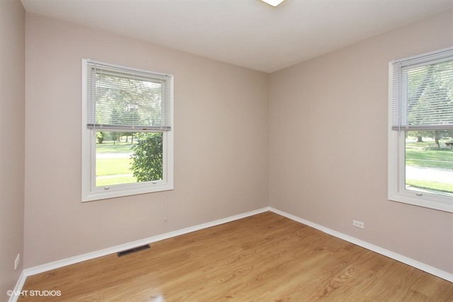 240 Raupp Boulevard Buffalo Grove, IL 60089 - Photo 9 of 15