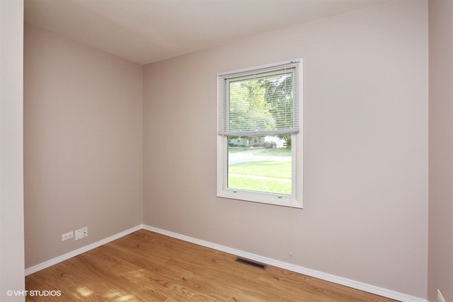 240 Raupp Boulevard Buffalo Grove, IL 60089 - Photo 10 of 15