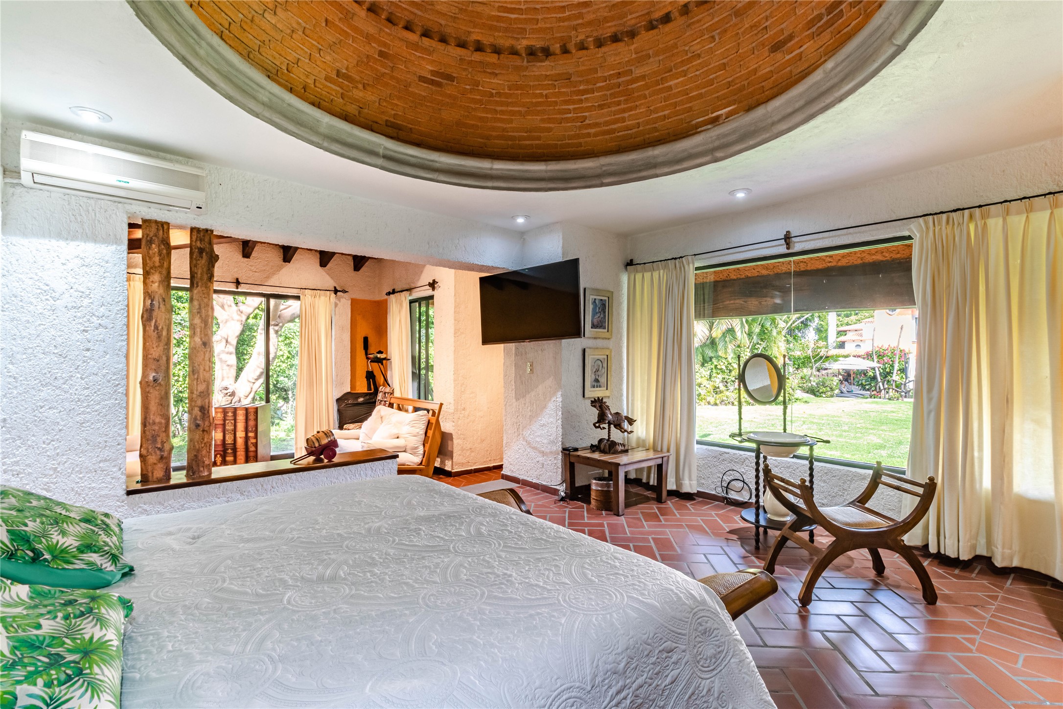 Llamarada Rochester, undefined 62563 - Photo 12 of 50 a bed room with a bed and a chair