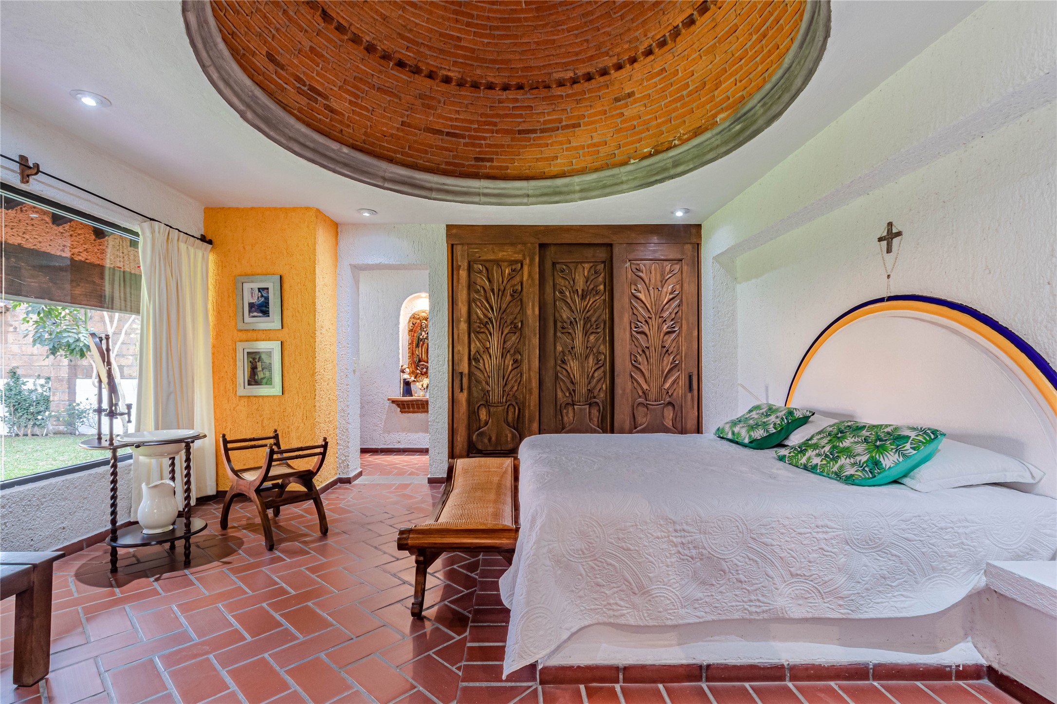 Llamarada Rochester, undefined 62563 - Photo 14 of 50 a living room filled with furniture