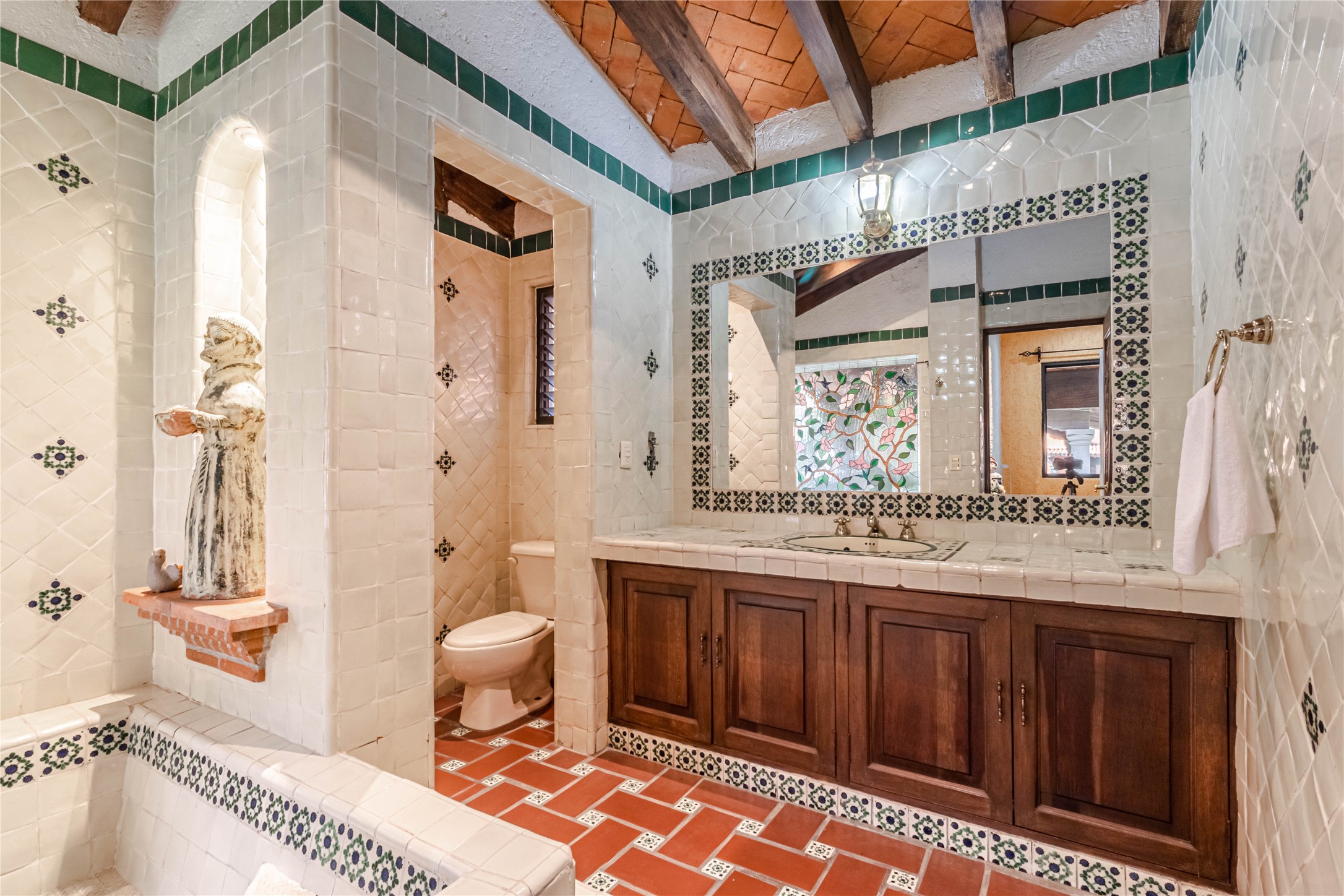 Llamarada Rochester, undefined 62563 - Photo 15 of 50 a bathroom with a sink a toilet a mirror and shower