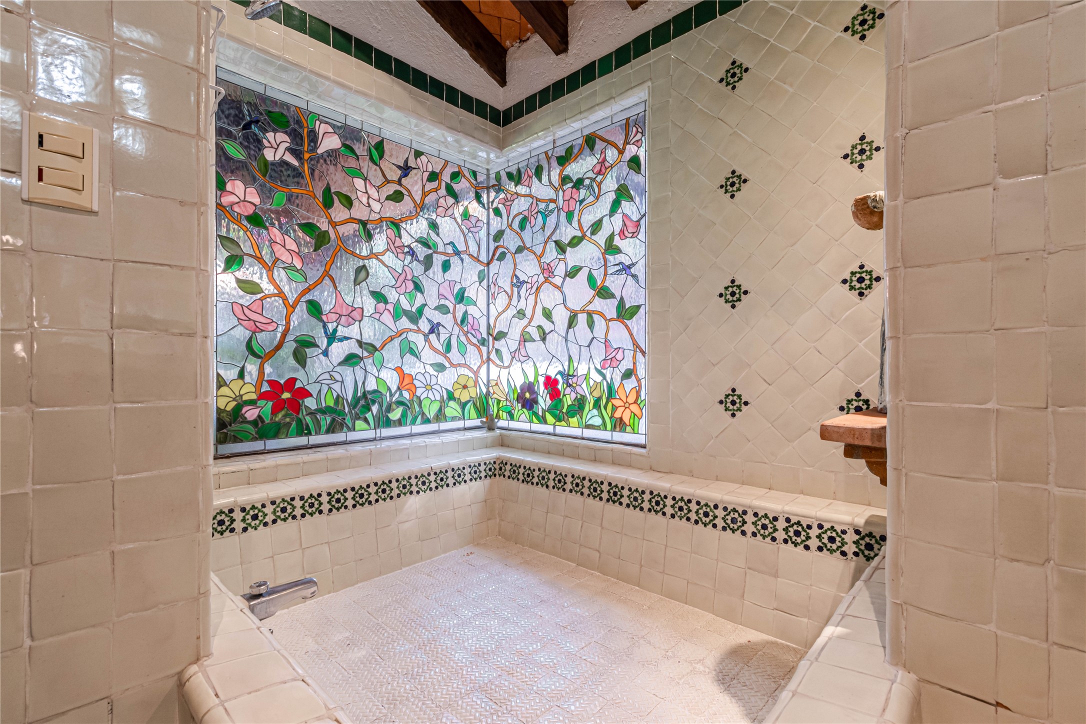 Llamarada Rochester, undefined 62563 - Photo 16 of 50 a bathroom with a bathtub and shower