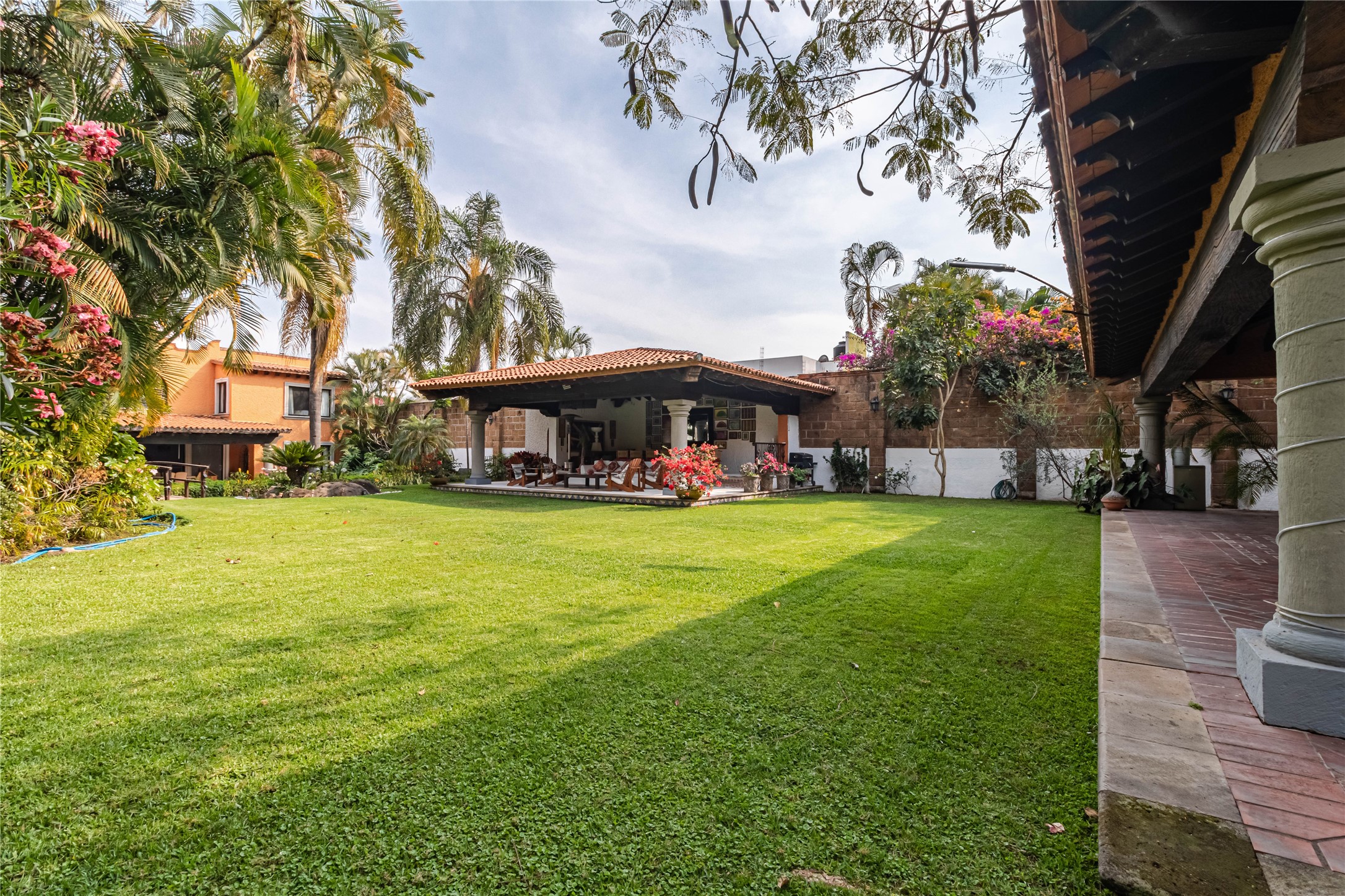 Llamarada Rochester, undefined 62563 - Photo 18 of 50 a view of an house with backyard and a tree