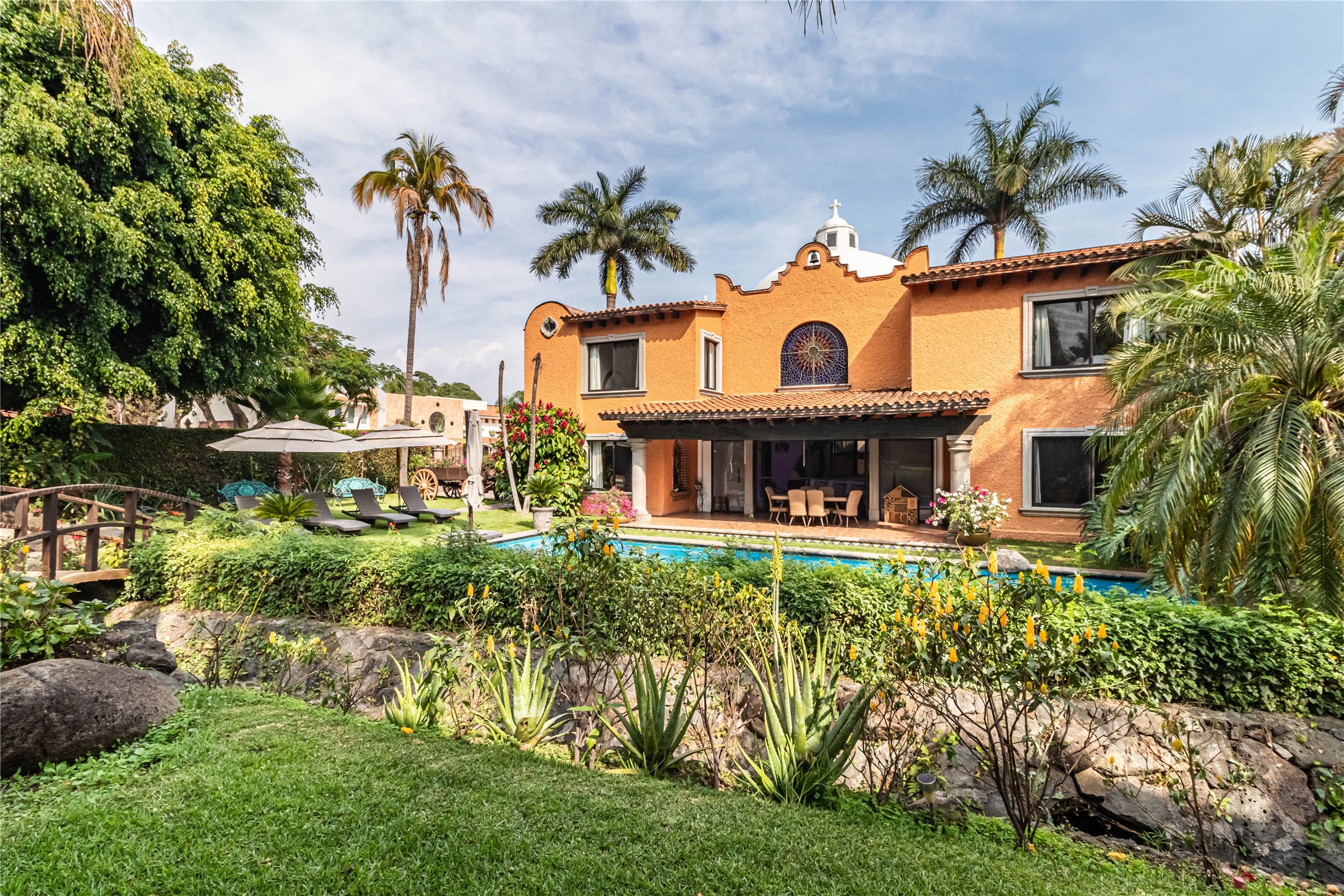 Llamarada Rochester, undefined 62563 - Photo 22 of 50 a front view of house with yard and outdoor seating