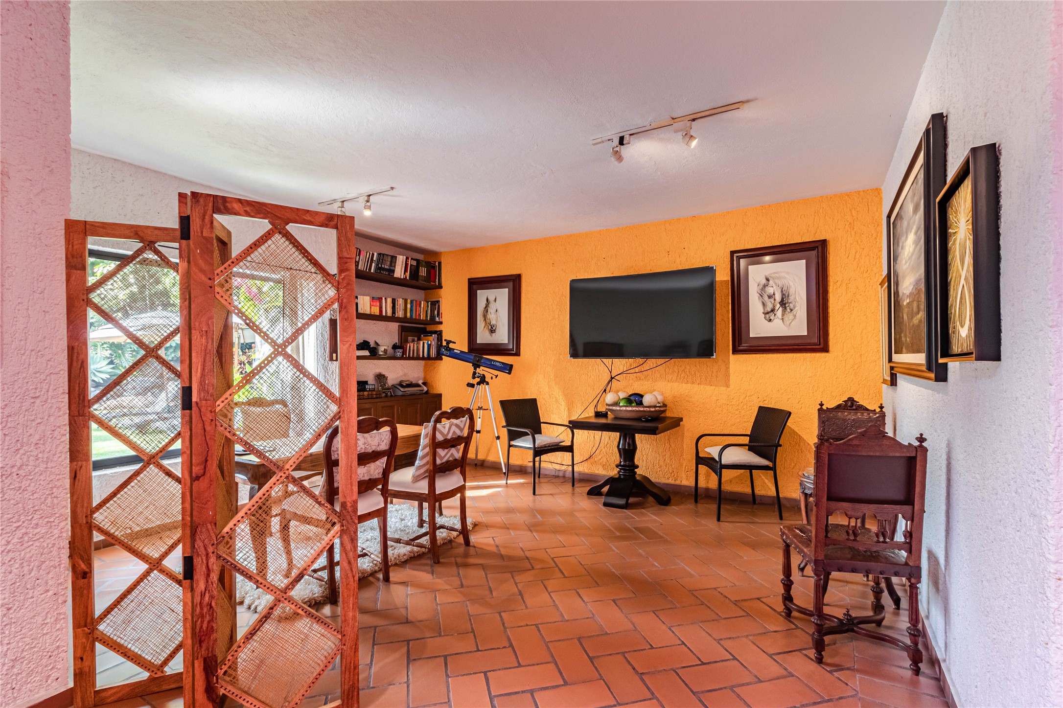 Llamarada Rochester, undefined 62563 - Photo 30 of 50 a living room with furniture and a flat screen tv