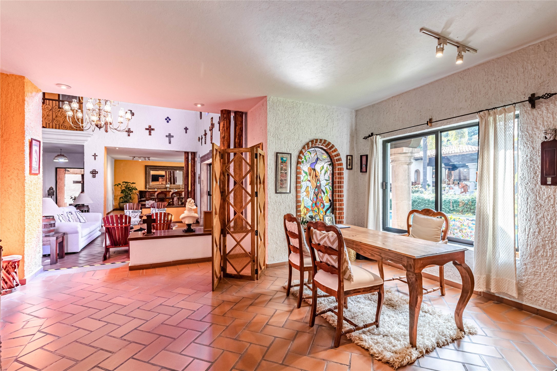 Llamarada Rochester, undefined 62563 - Photo 31 of 50 a dining room with furniture and a floor to ceiling window