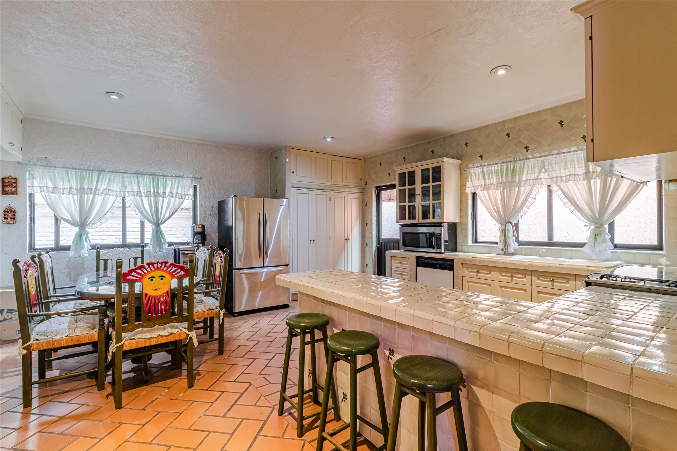 Llamarada Rochester, undefined 62563 - Photo 34 of 50 a living room with furniture a flat screen tv and a large window