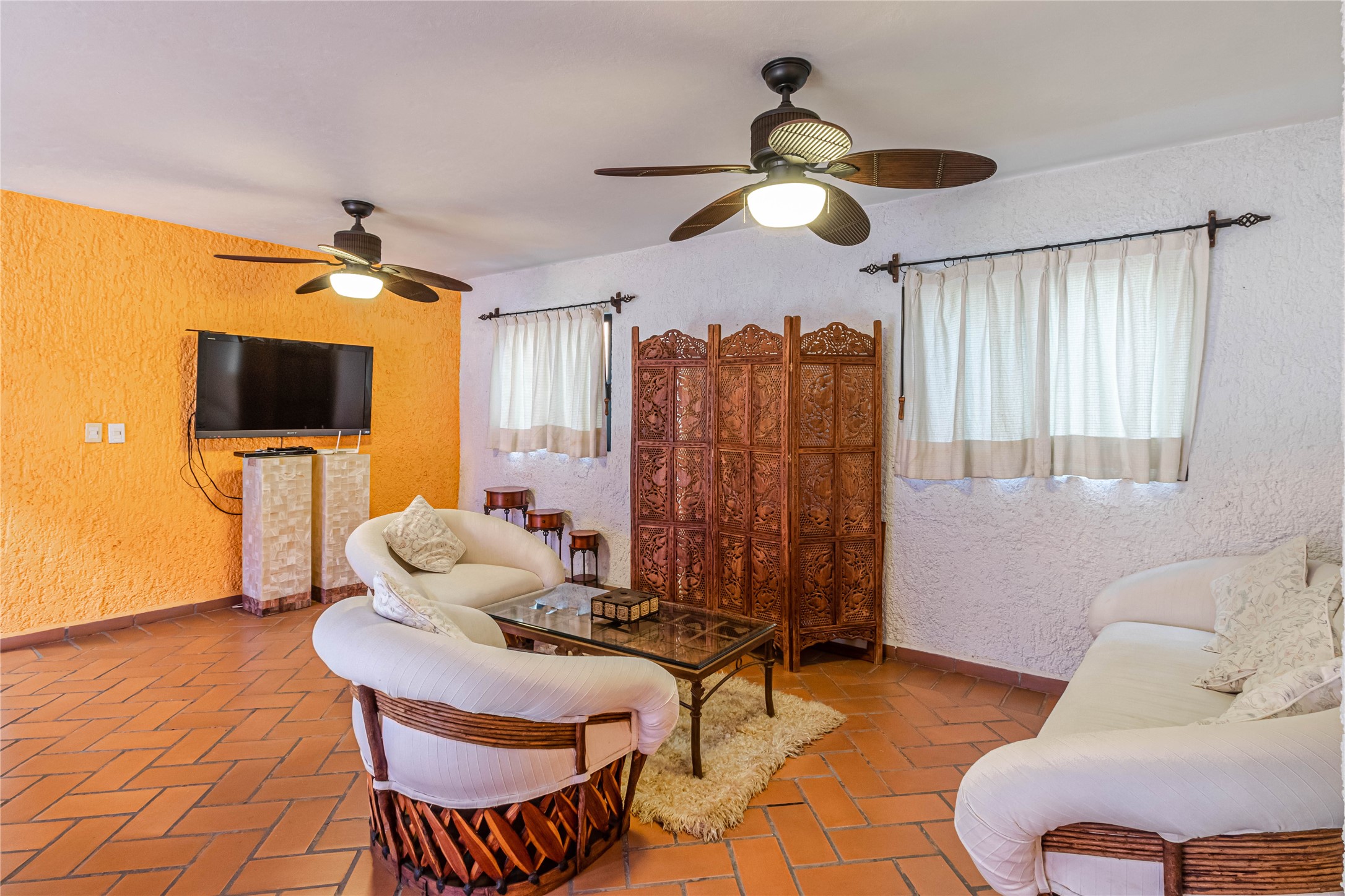 Llamarada Rochester, undefined 62563 - Photo 36 of 50 a living room with furniture and a flat screen tv