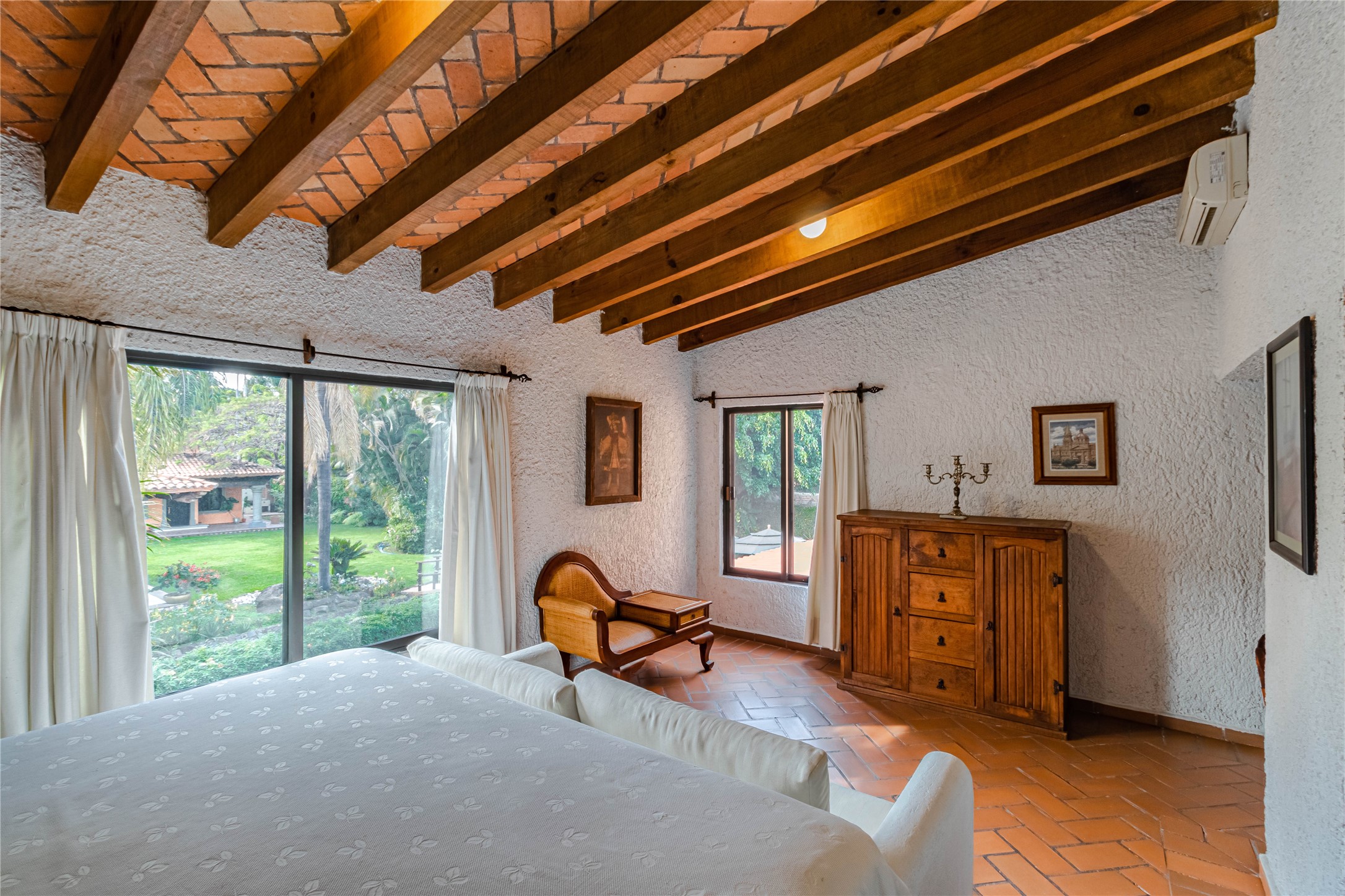 Llamarada Rochester, undefined 62563 - Photo 49 of 50 a view of a livingroom with furniture and a ceiling fan