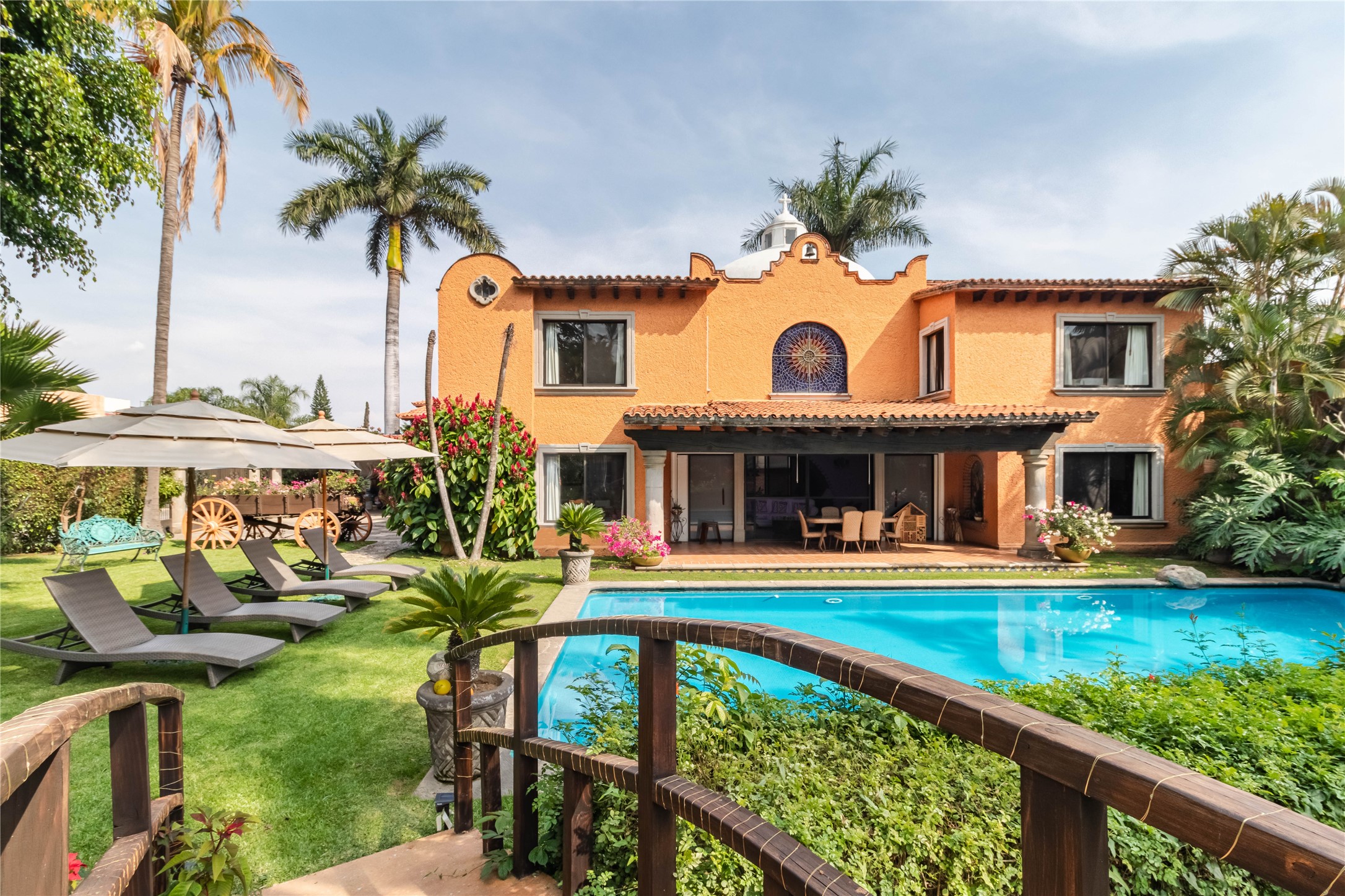 Llamarada Rochester, undefined 62563 - Photo 8 of 50 a front view of building with yard and lake view