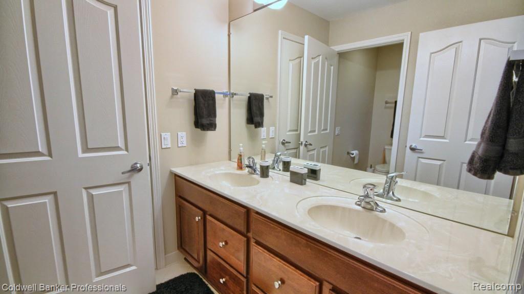 1992 Trinity Road Canton, MI 48187 - Photo 18 of 34 Jack_And_Jill_Bathroom.jpg