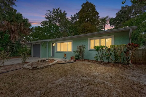 $2,100 | 2212 Vinson Avenue, Sarasota, FL 34232