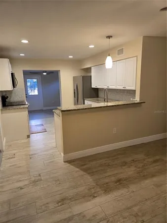 $2,100 | 2212 Vinson Avenue, Sarasota, FL 34232