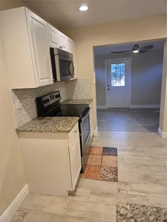 $2,100 | 2212 Vinson Avenue, Sarasota, FL 34232