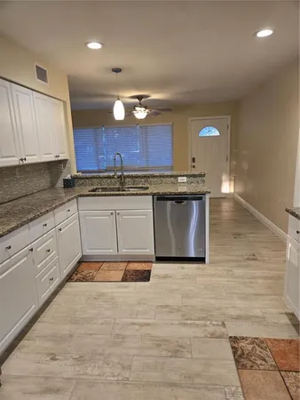 $2,100 | 2212 Vinson Avenue, Sarasota, FL 34232