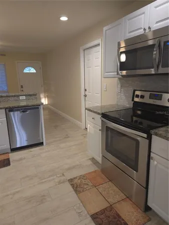 $2,100 | 2212 Vinson Avenue, Sarasota, FL 34232