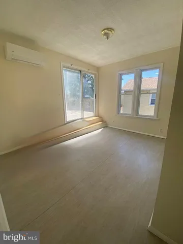 a view of empty room with window