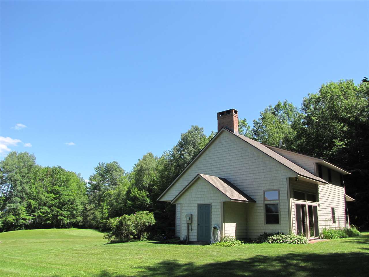832 Meadowbrook Road Brattleboro, VT 05301 - Photo 1 of 28