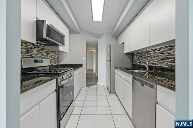405 Williams Court, Unit 405 Edgewater, NJ 07020 - Photo 7 of 27
