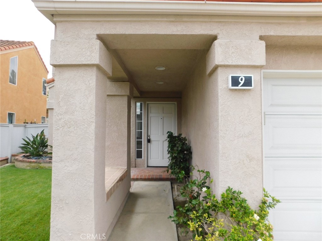 9 Corriente Irvine, CA 92614 - Photo 2 of 29