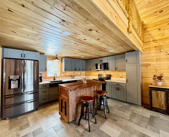 $850,000 | 42 Chickadee Lane, Littleton, NH 03561