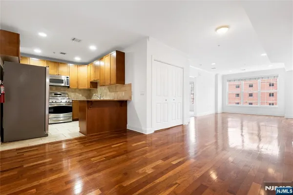 $2,995 | 54 Polifly Road, Unit 311, Hackensack, NJ 07601