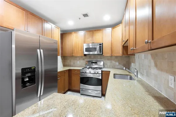$2,995 | 54 Polifly Road, Unit 311, Hackensack, NJ 07601