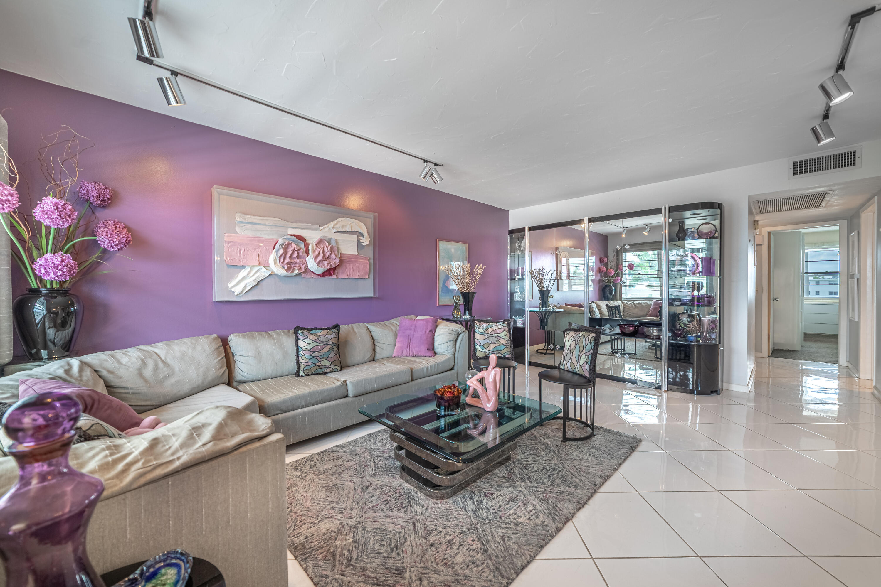 4048 Exeter C, Unit C Boca Raton, FL 33434 - Photo 3 of 25 Livingroom