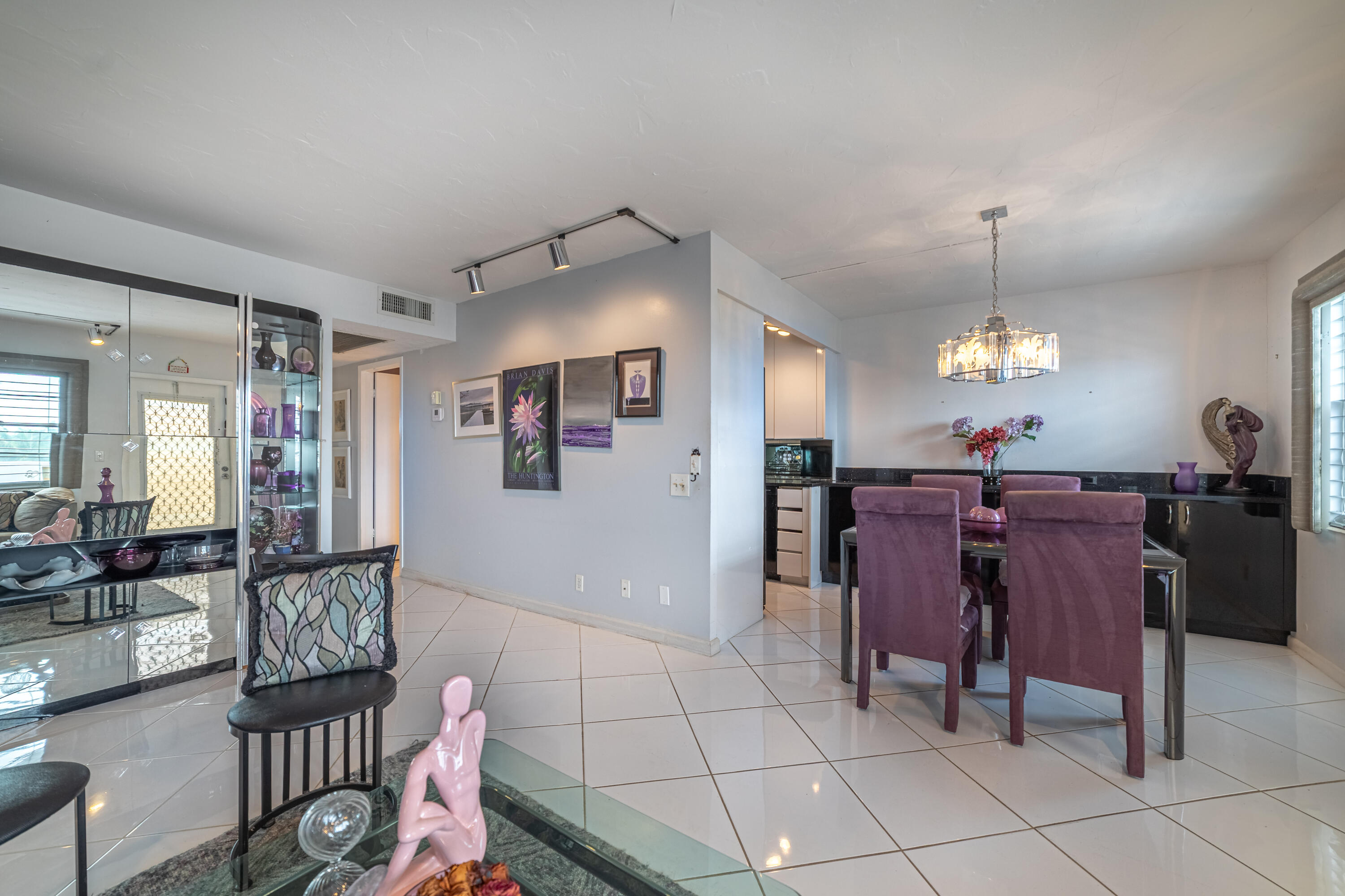 4048 Exeter C, Unit C Boca Raton, FL 33434 - Photo 4 of 25 Livingroom-DiningArea