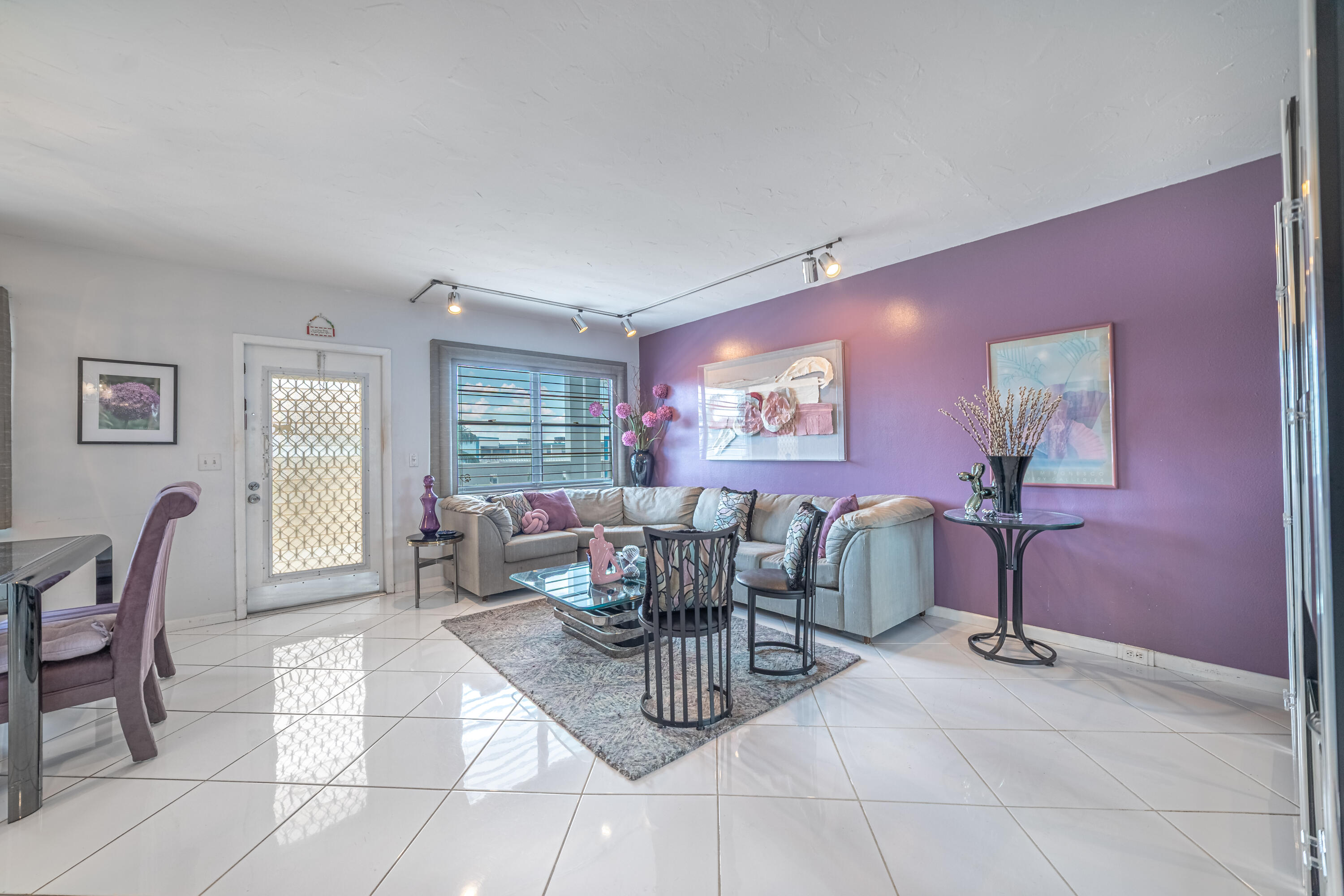4048 Exeter C, Unit C Boca Raton, FL 33434 - Photo 5 of 25 Livingroom-B