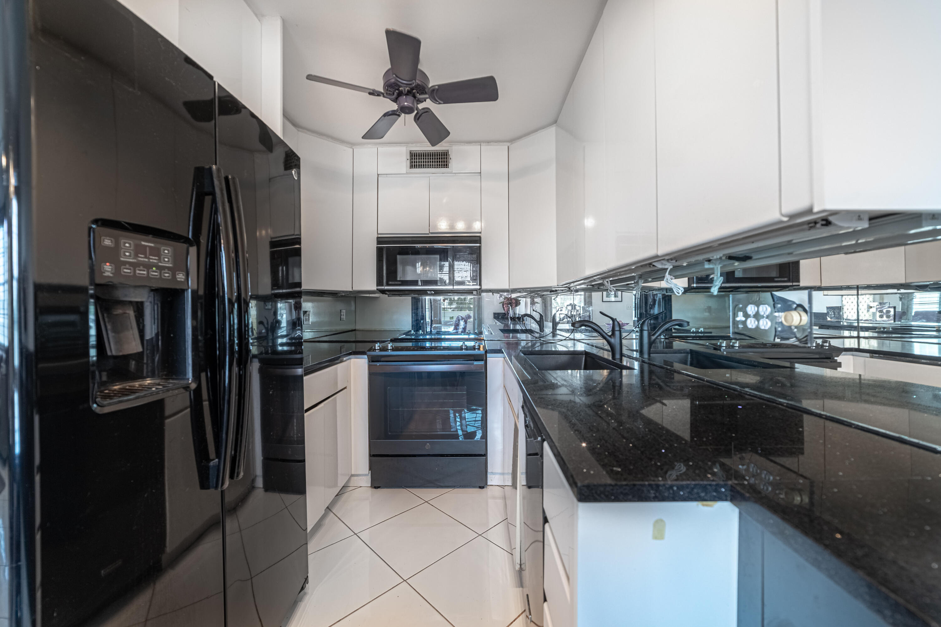 4048 Exeter C, Unit C Boca Raton, FL 33434 - Photo 9 of 25 Kitchen
