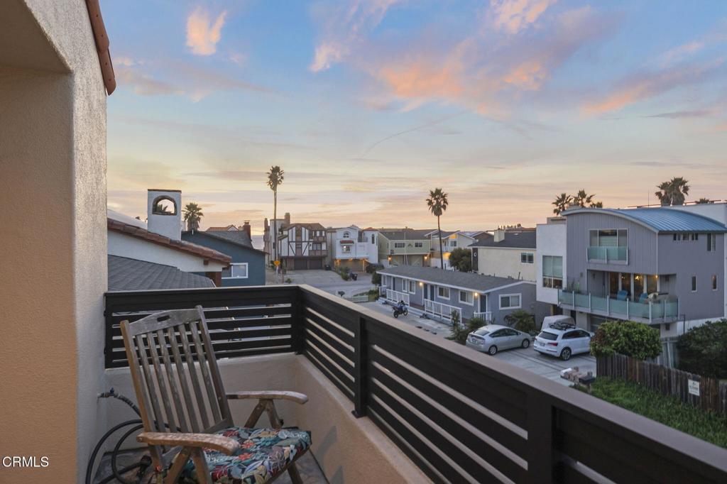 116 Pasadena Avenue Oxnard, CA 93035 - Photo 22 of 52 a view of city from balcony