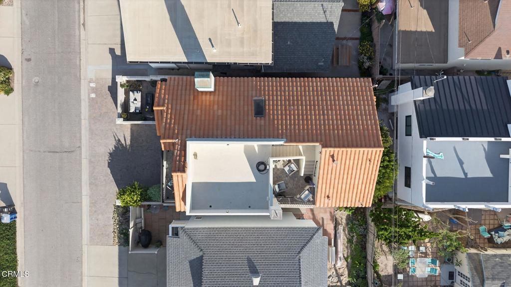 116 Pasadena Avenue Oxnard, CA 93035 - Photo 49 of 52 an aerial view of houses with outdoor space