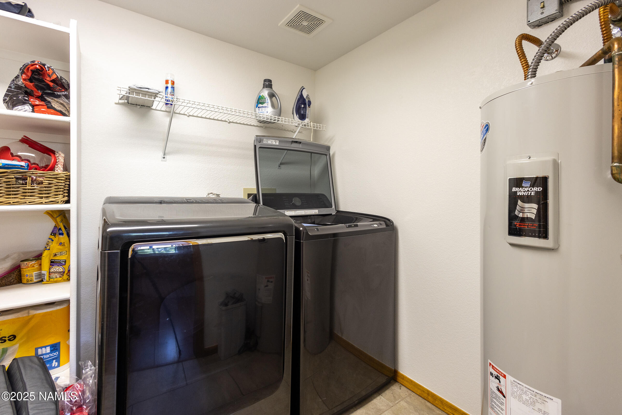 335 Sandia Circle Munds Park, AZ 86017 - Photo 22 of 34 a utility room with dryer and washer