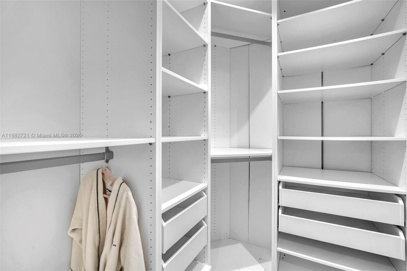 203 Ridgewood Road, Unit 203 Coral Gables, FL 33133 - Photo 17 of 44