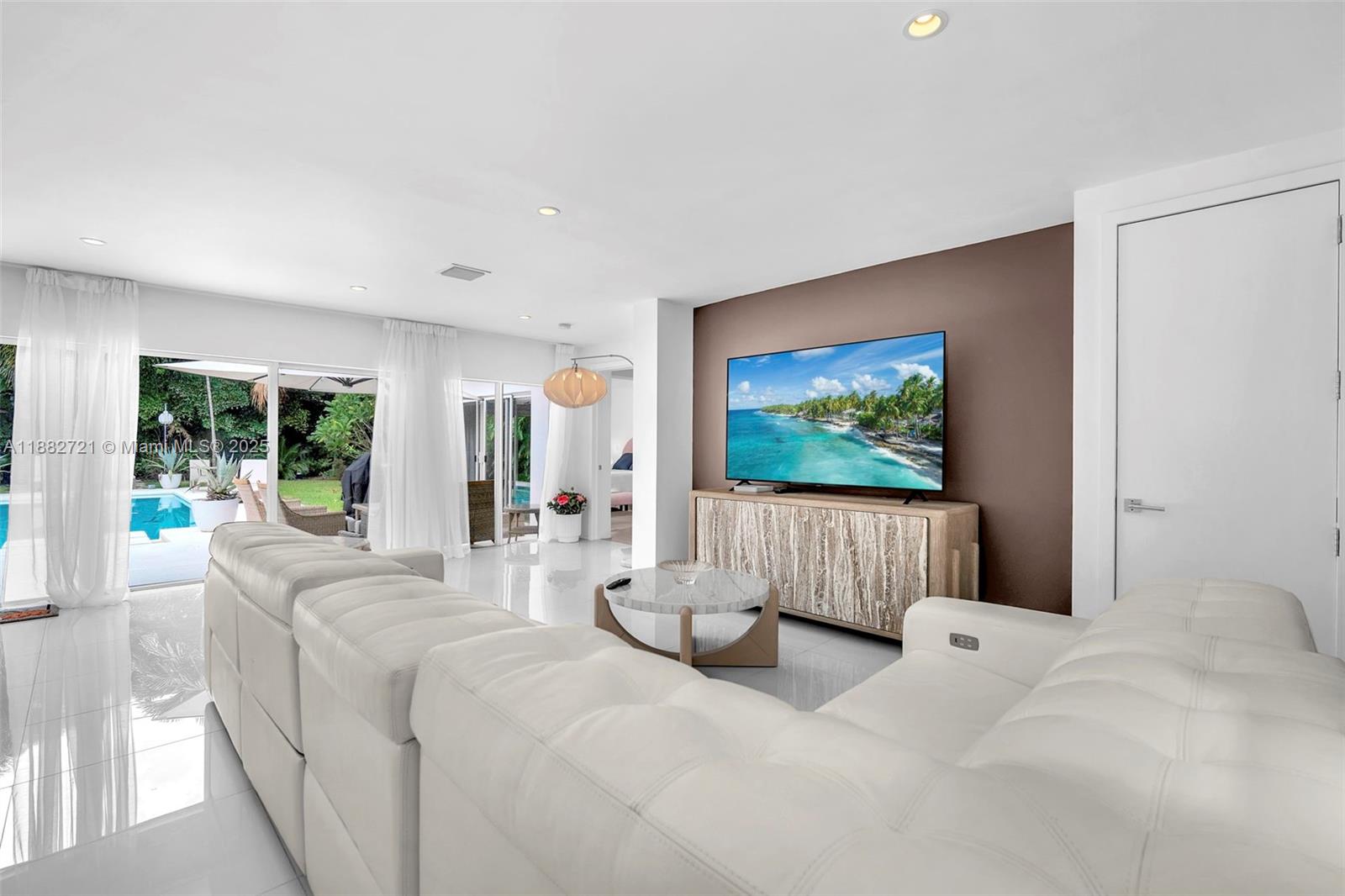 203 Ridgewood Road, Unit 203 Coral Gables, FL 33133 - Photo 23 of 44