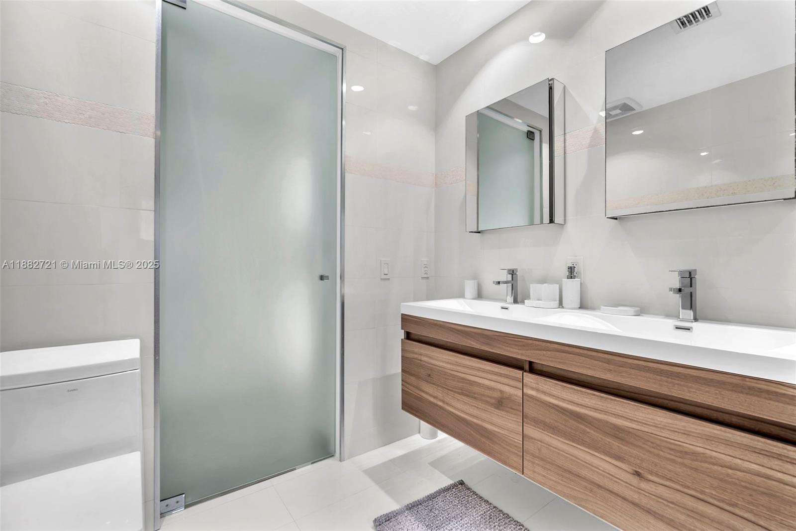 203 Ridgewood Road, Unit 203 Coral Gables, FL 33133 - Photo 25 of 44