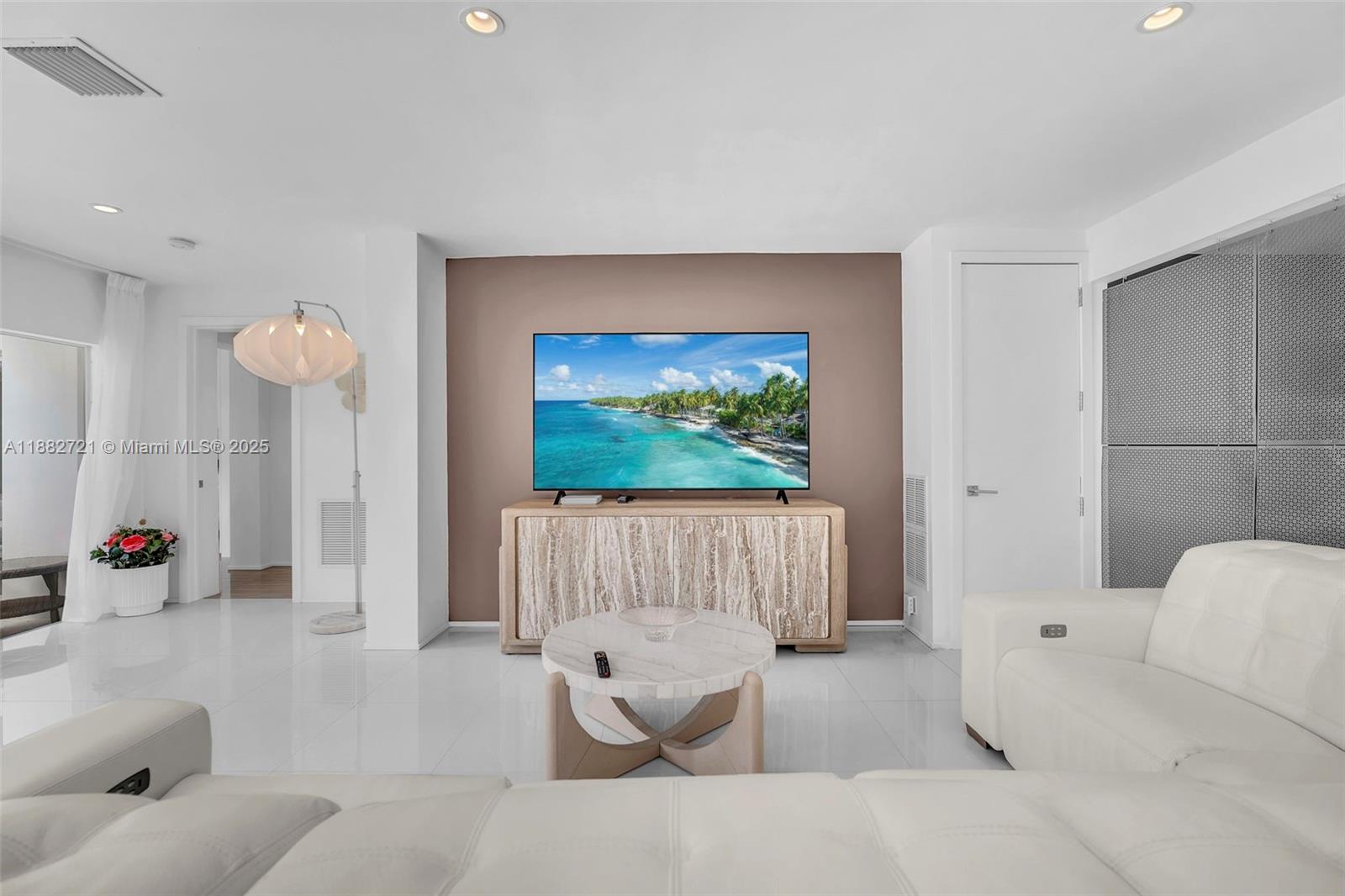 203 Ridgewood Road, Unit 203 Coral Gables, FL 33133 - Photo 3 of 44