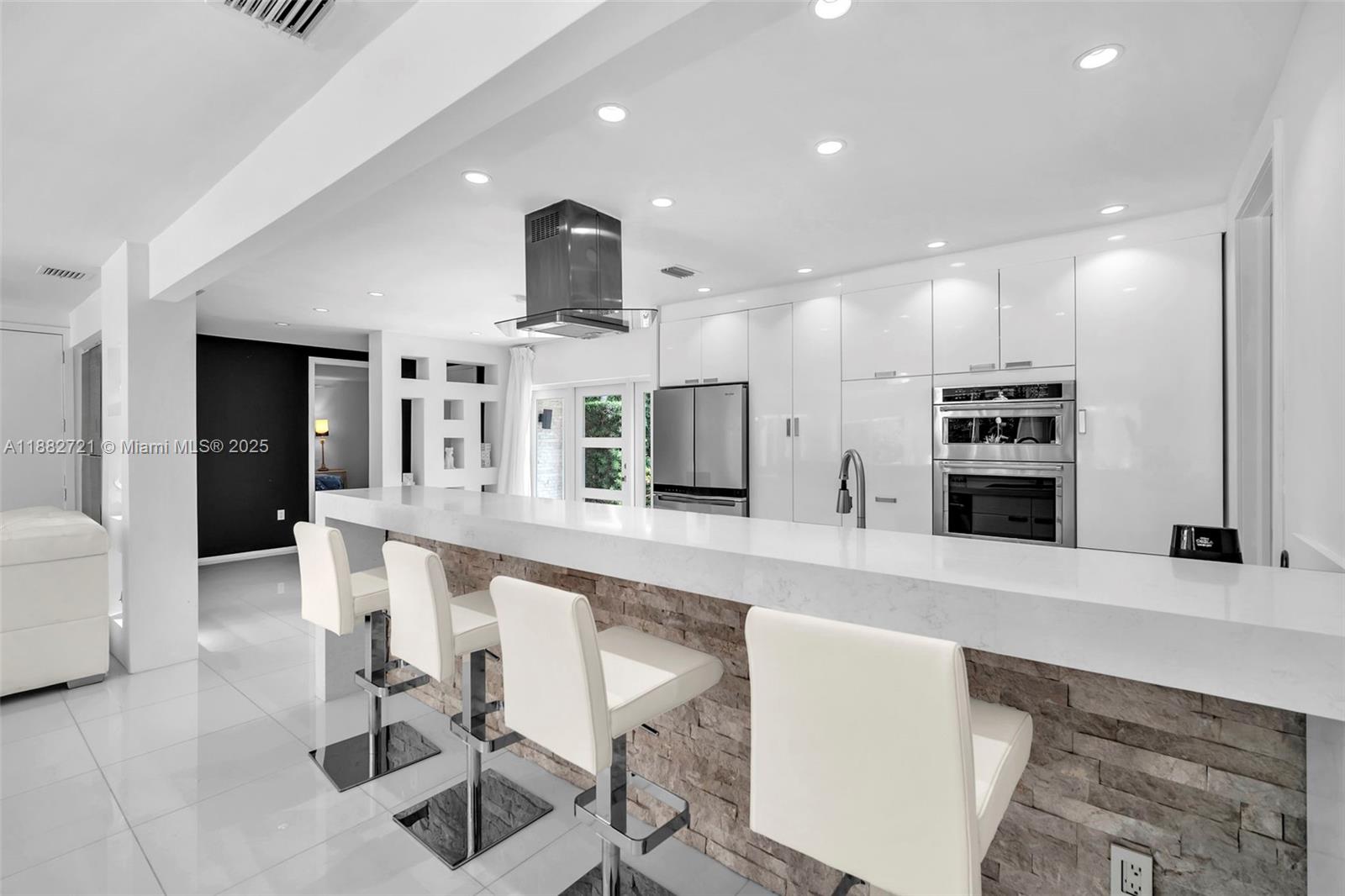 203 Ridgewood Road, Unit 203 Coral Gables, FL 33133 - Photo 5 of 44