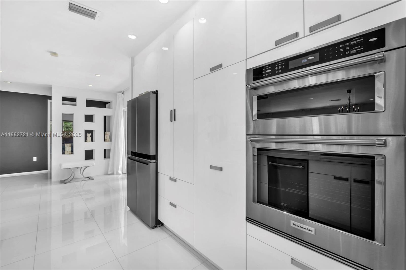 203 Ridgewood Road, Unit 203 Coral Gables, FL 33133 - Photo 8 of 44