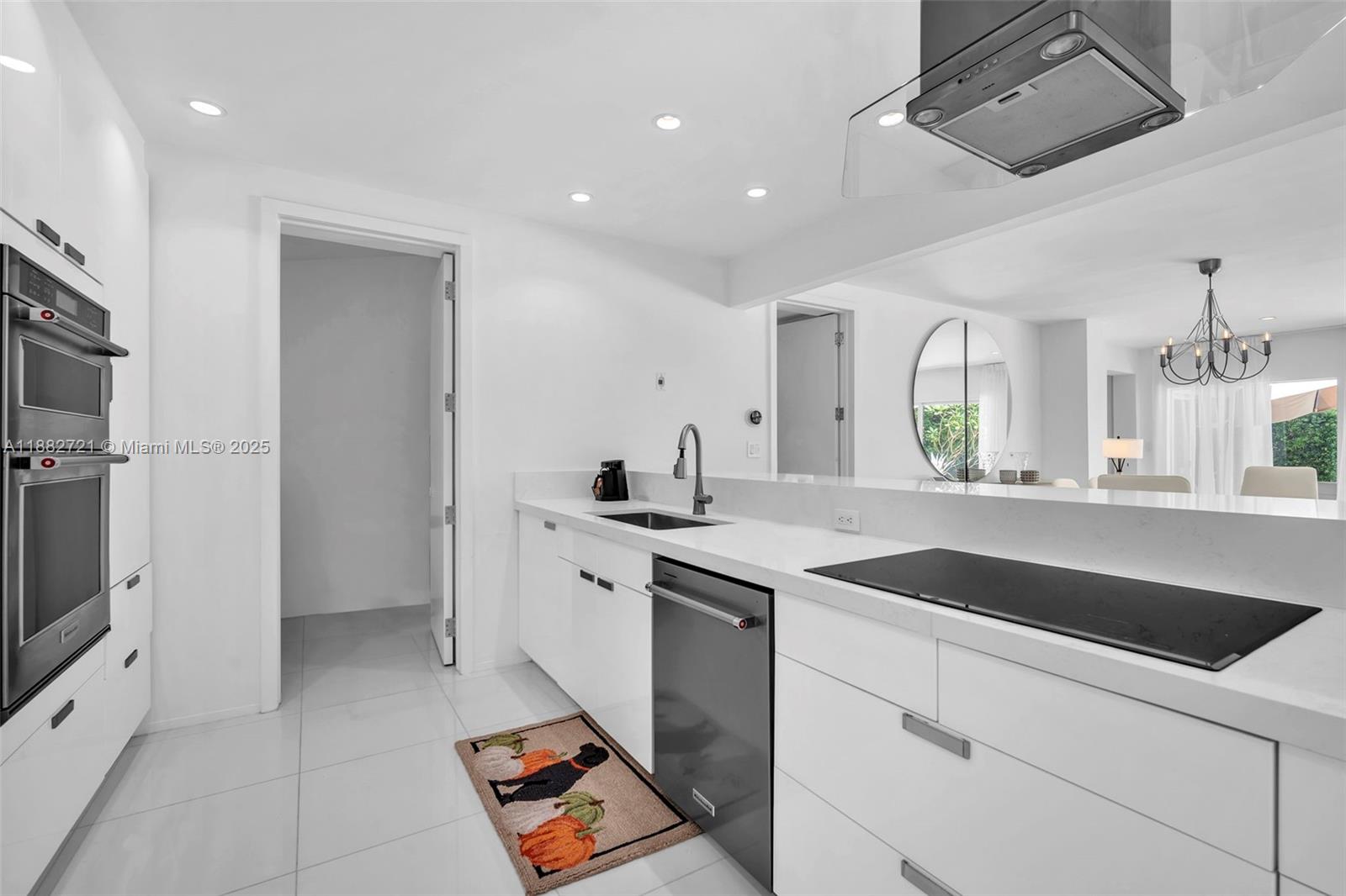 203 Ridgewood Road, Unit 203 Coral Gables, FL 33133 - Photo 10 of 44