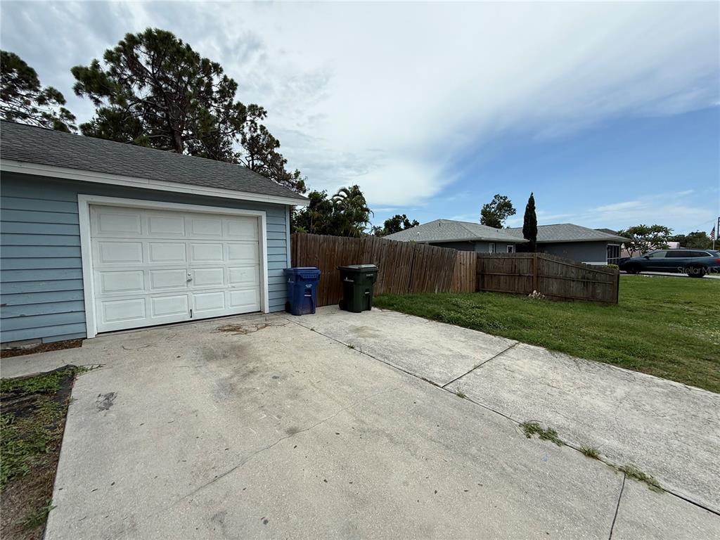 855 Jamaica Road Venice, FL 34293 - Photo 2 of 15