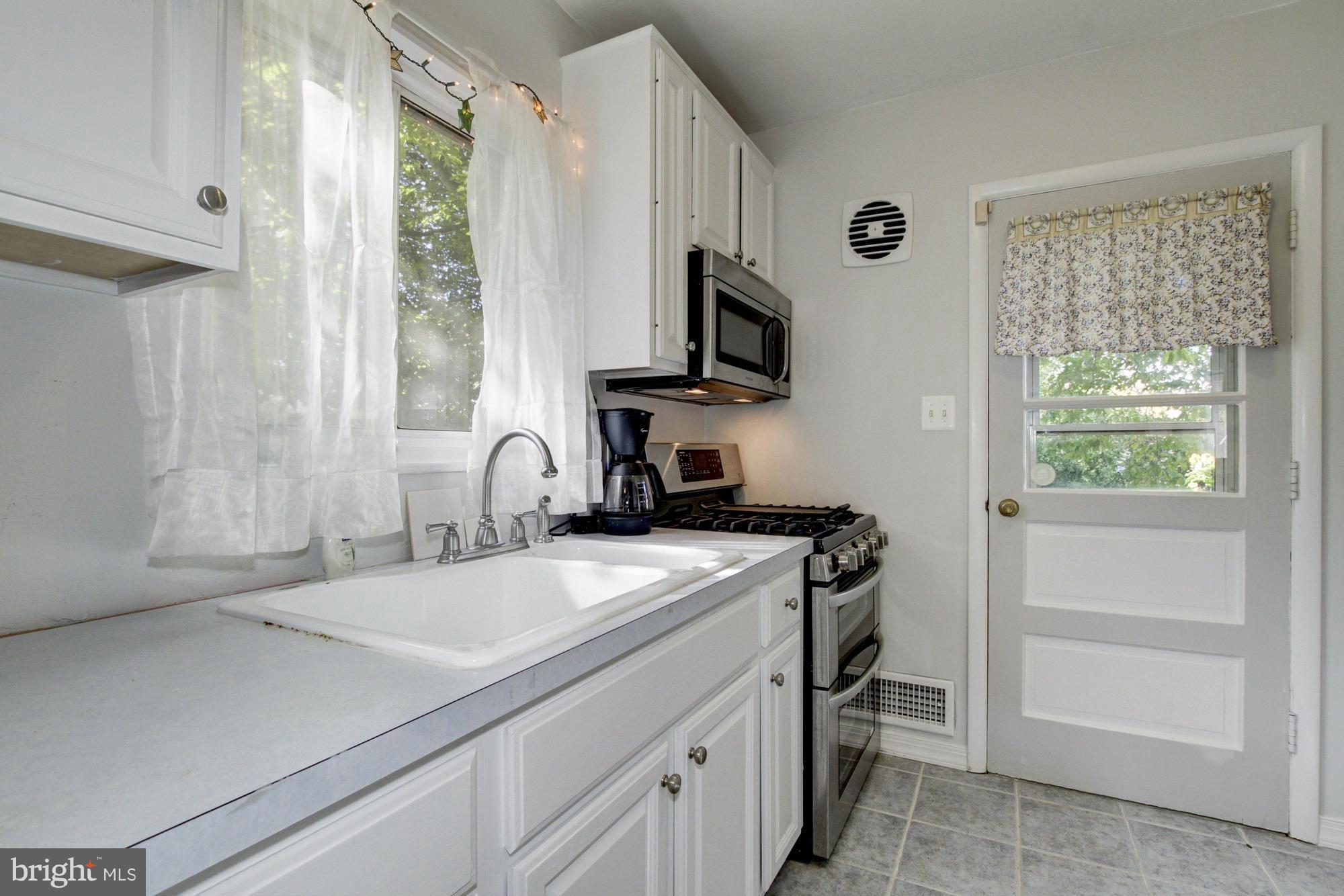 13316 Lydia Street Silver Spring, MD 20906 - Photo 12 of 30 Kitchen