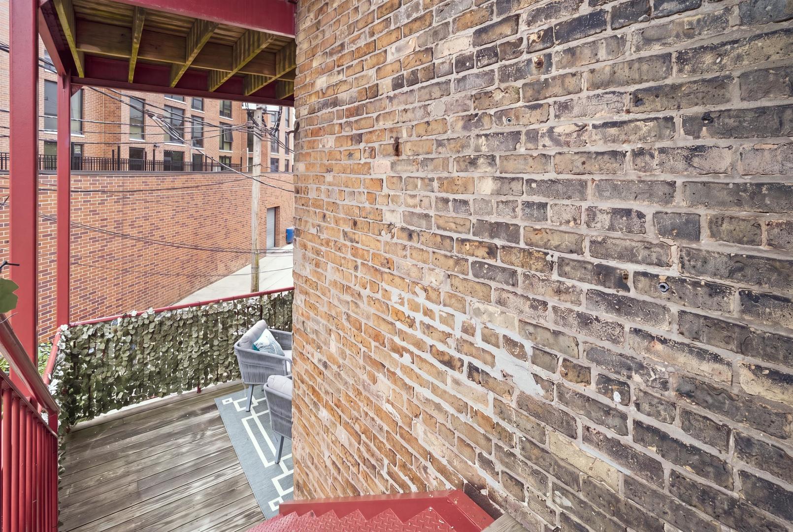 813 North Racine Avenue, Unit 2 Chicago, IL 60642 - Photo 27 of 31 Gallery Image 27