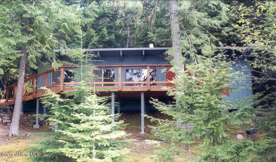 Bartoo_-_Main_Cabin